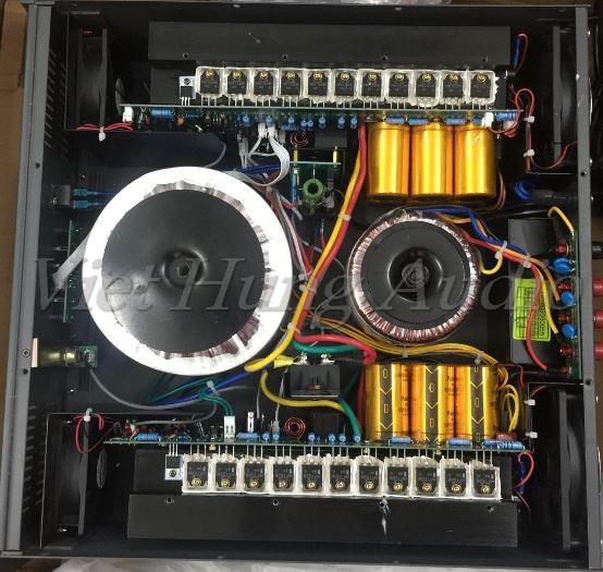 bên trong tăng âm truyền thanh 